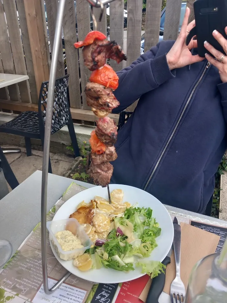 Brochette de Bœuf Gratin Dauphinois Salade Verte